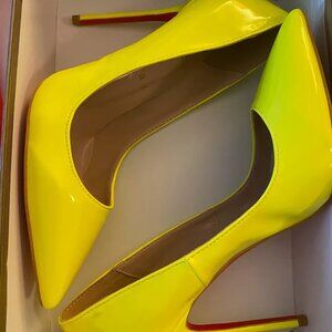 Women’s Yellow Heels size 39 euro, 8.5-9 US, box and dust bag included